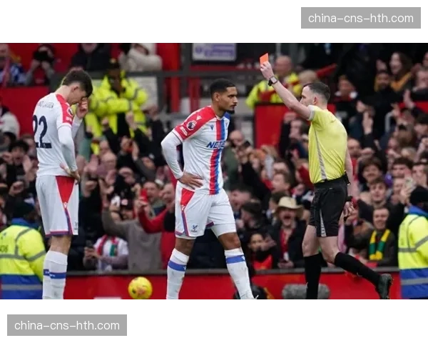 消息：英超保级大战补时阶段现争议判罚，VAR介入后维持点球原判