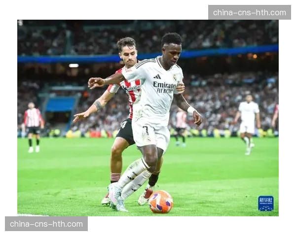 镜头记录:维尼修斯突破制造点球,面对主场球迷嘘声冷静罚入 镜头记录:维尼修斯突破制造点球,面对主场球迷嘘声冷静罚入